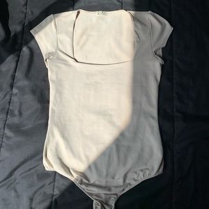 Squared neck beige body suit